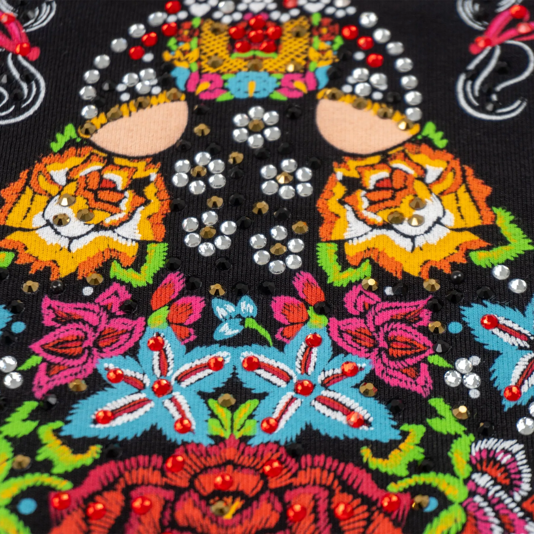 Playera estampada con aplicación de pedrería para niña - Modelo PETROVSKI